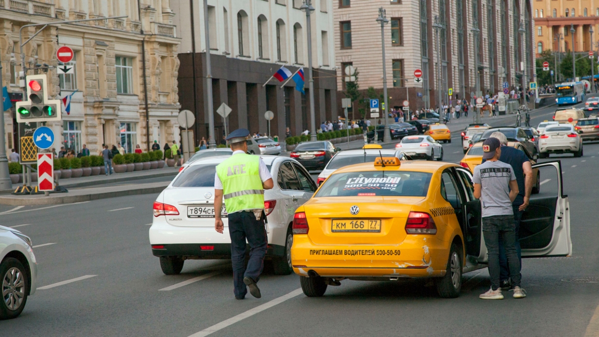 Почему такси с айфона дороже